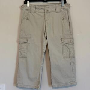 l.e.i Y2K low Rise cargo Capri pants woman’s size 1 khaki roll up Bermuda shorts